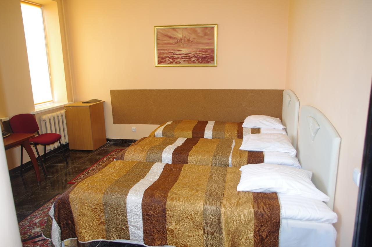 Vaivorykste Hotel Siauliai  Ngoại thất bức ảnh
